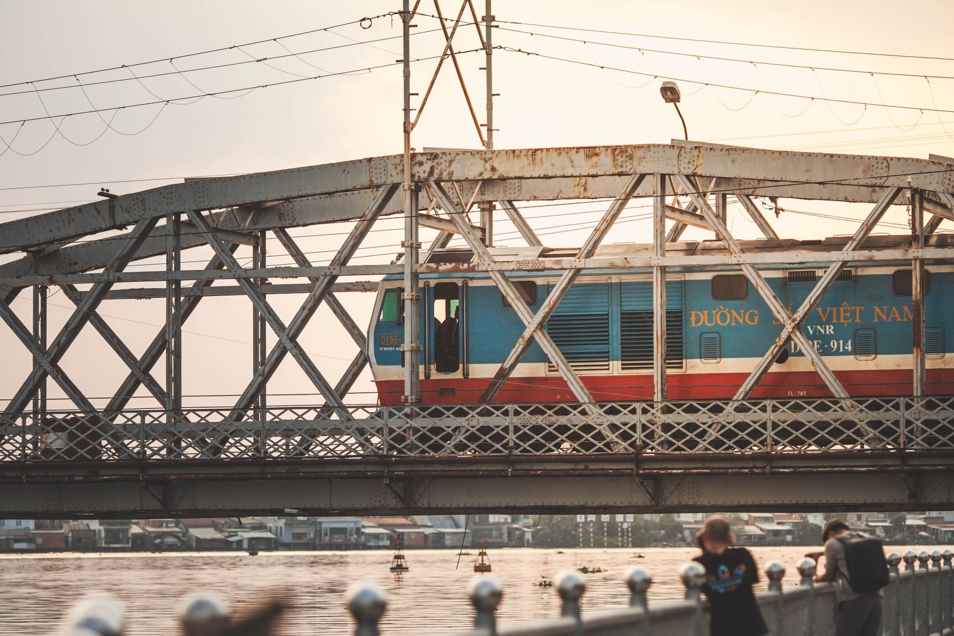 Rong ruổi dọc dải đất hình chữ S